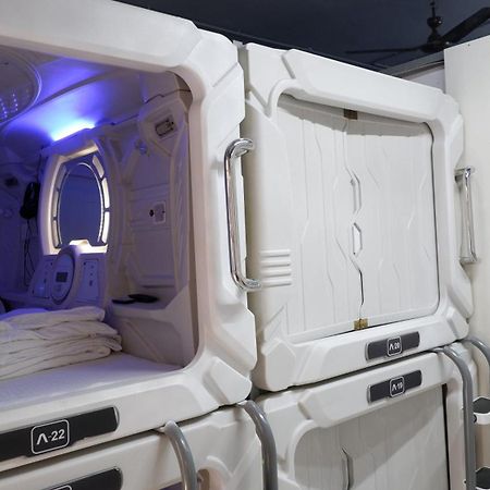 Astropods Hotell Mumbai Eksteriør bilde