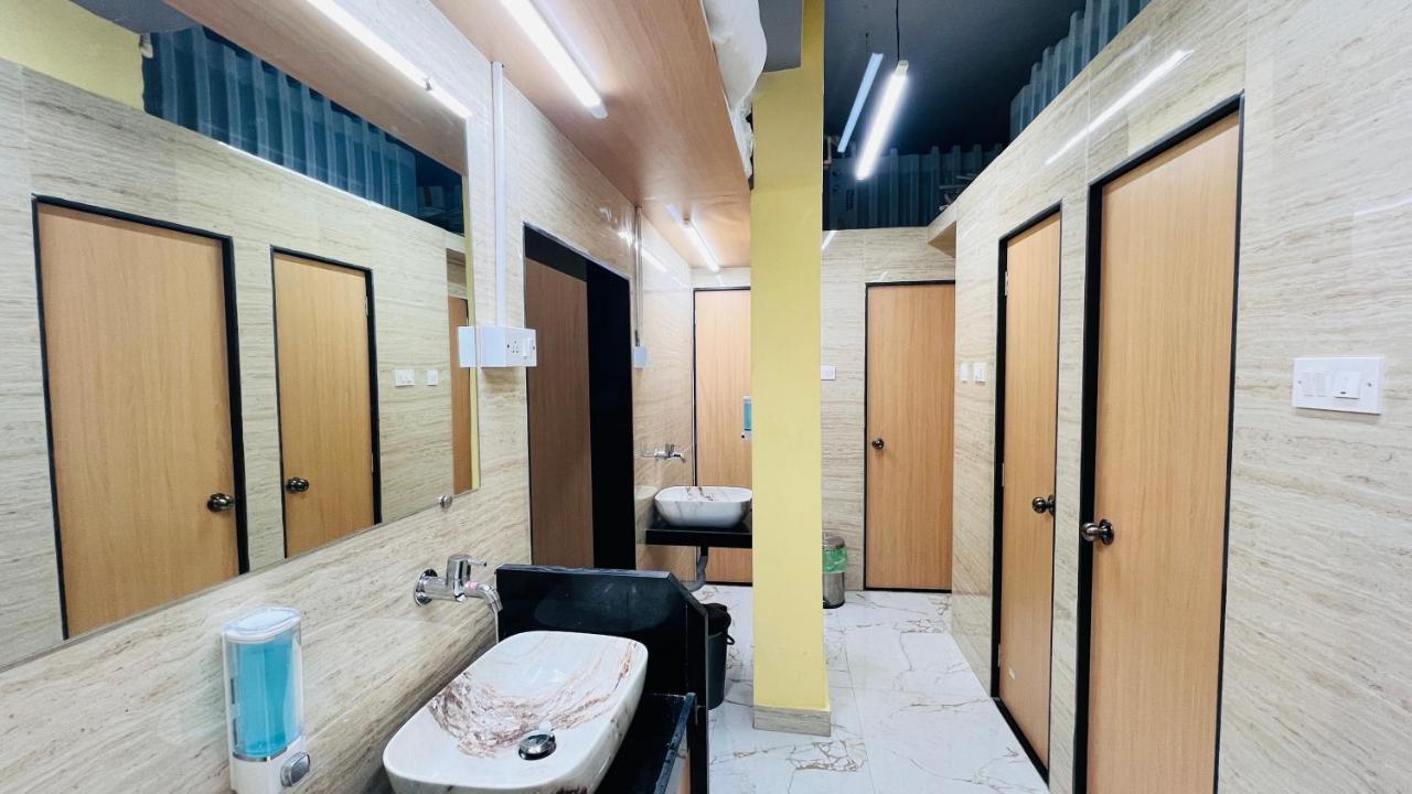 Astropods Hotell Mumbai Eksteriør bilde