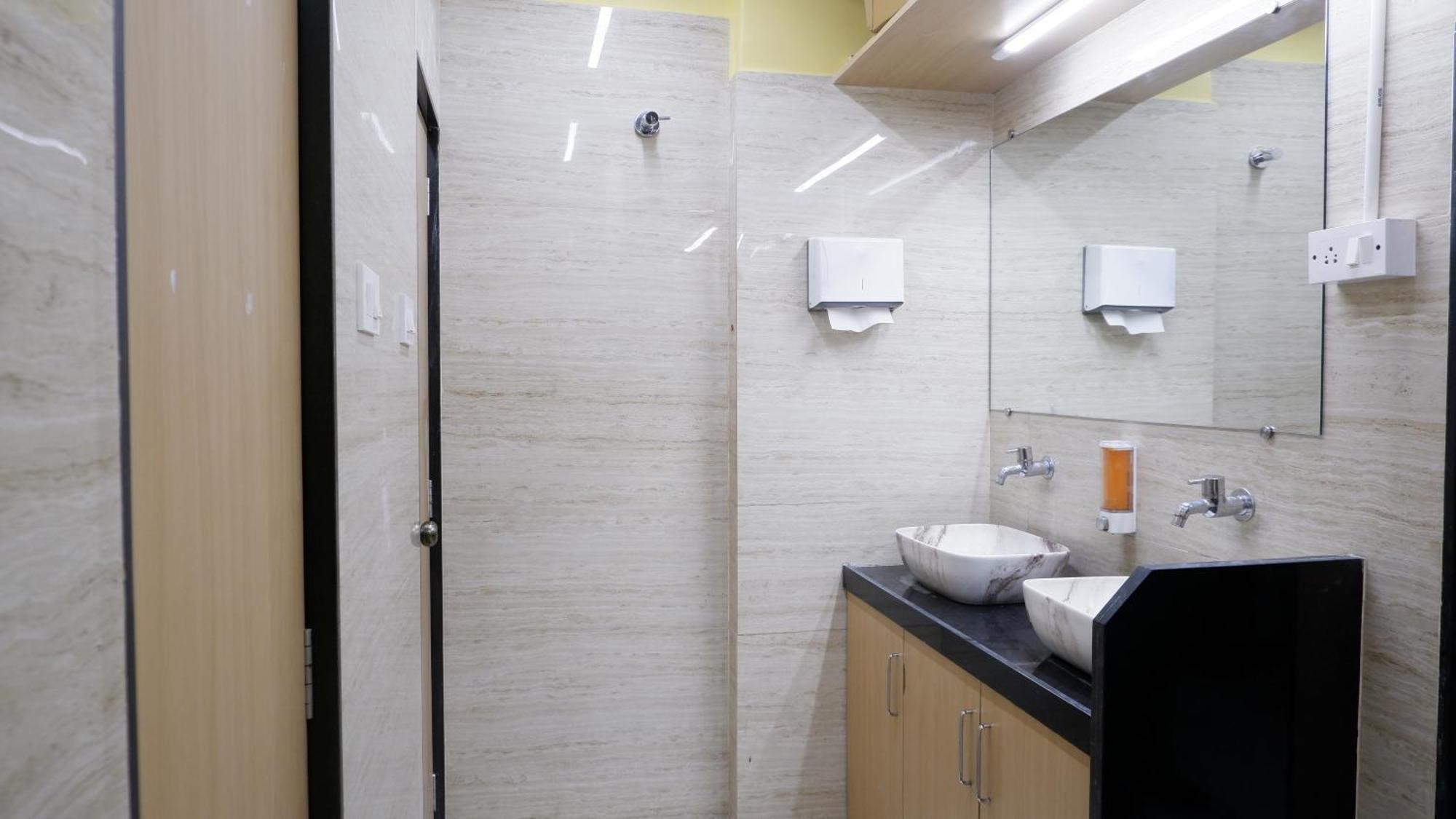 Astropods Hotell Mumbai Eksteriør bilde