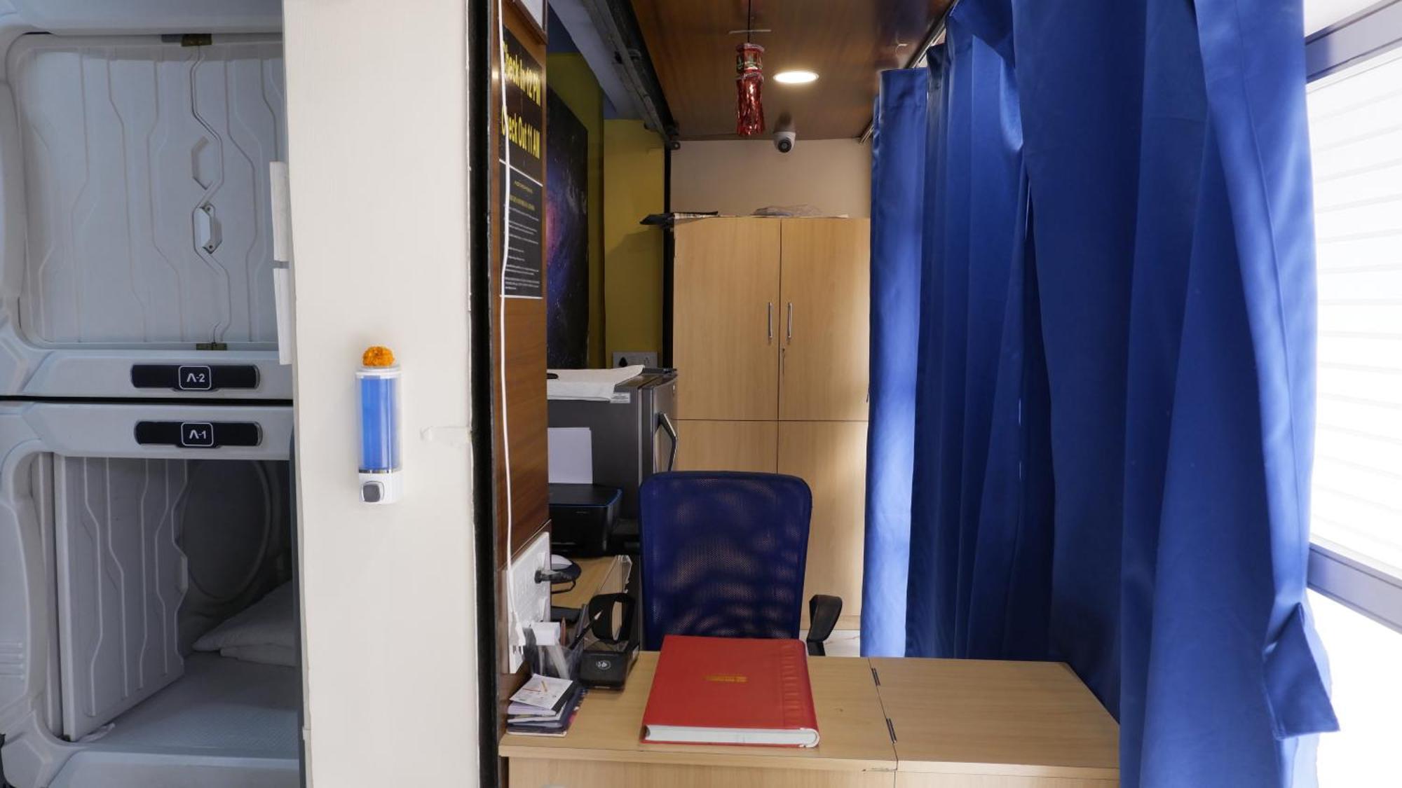 Astropods Hotell Mumbai Eksteriør bilde