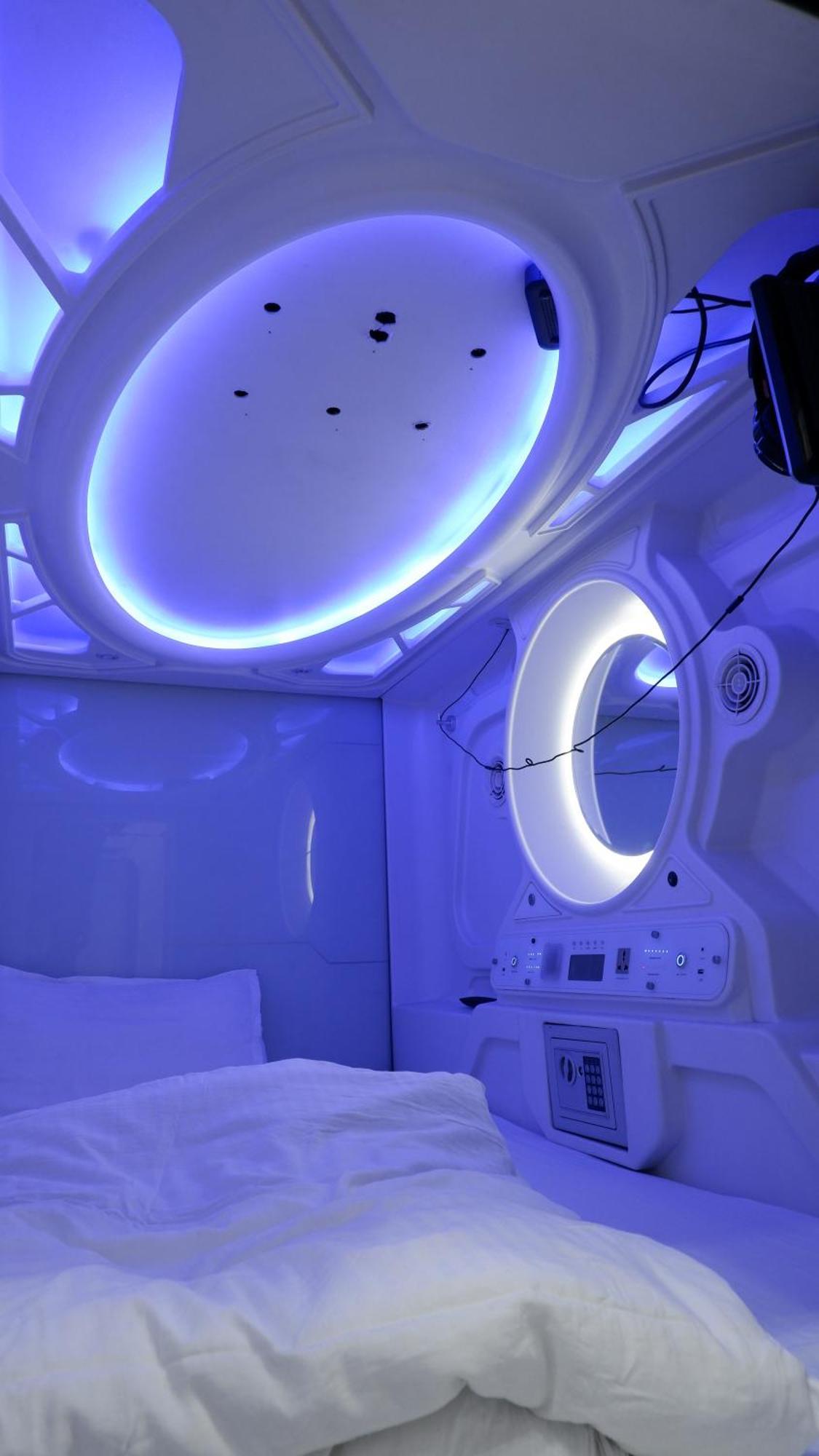 Astropods Hotell Mumbai Eksteriør bilde