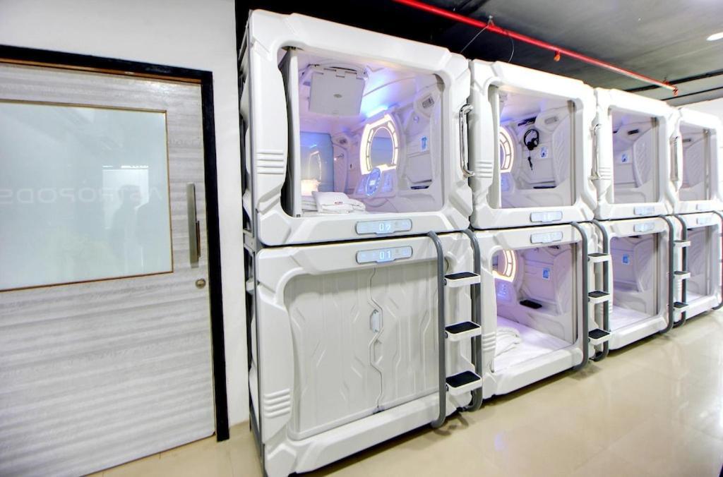 Astropods Hotell Mumbai Eksteriør bilde